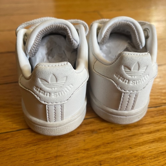 All white Adidas Stan Smith baby sneakers size 4 - Picture 4 of 7